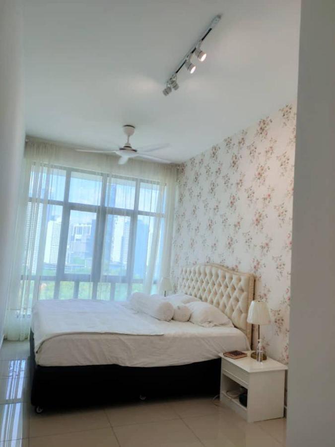 Klcc Legasi Direct View With A Superking Bed At A 3-Bedroom Premium Unit Kuala Lumpur Exterior photo